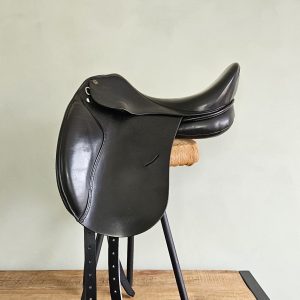 Busse Basel dressuurzadel 16,5 inch. korte kussens!