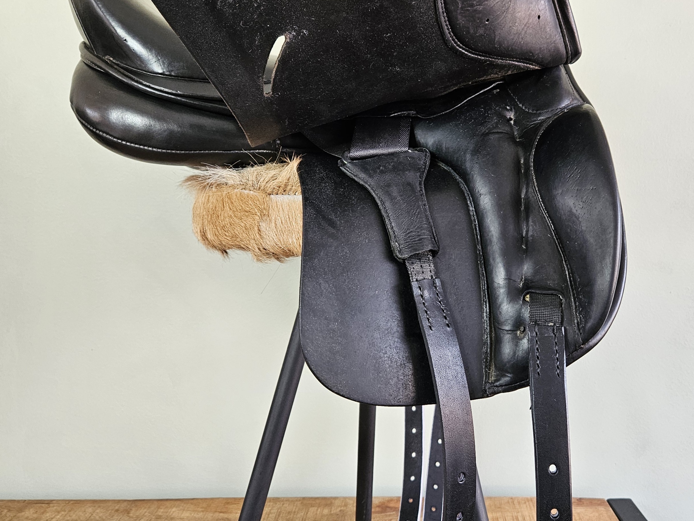 Busse Basel dressuurzadel 16,5 inch. korte kussens! - Afbeelding 4